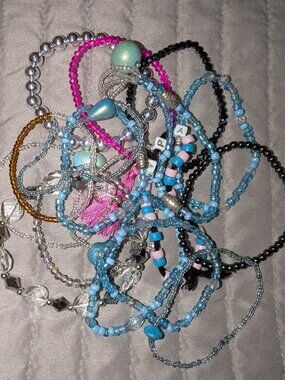 $1 with Bundle ~ Beaded Bracelet Lot 7121